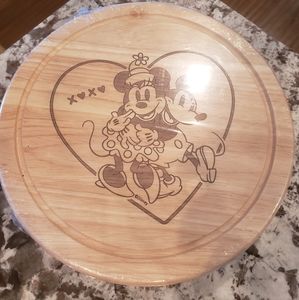 HEART - MICKEY & MINNIE MOUSE - CIRCO CHEESE CUTTING BOARD & TOOLS SET..…